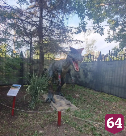 В Энгельсе продают парк динозавров